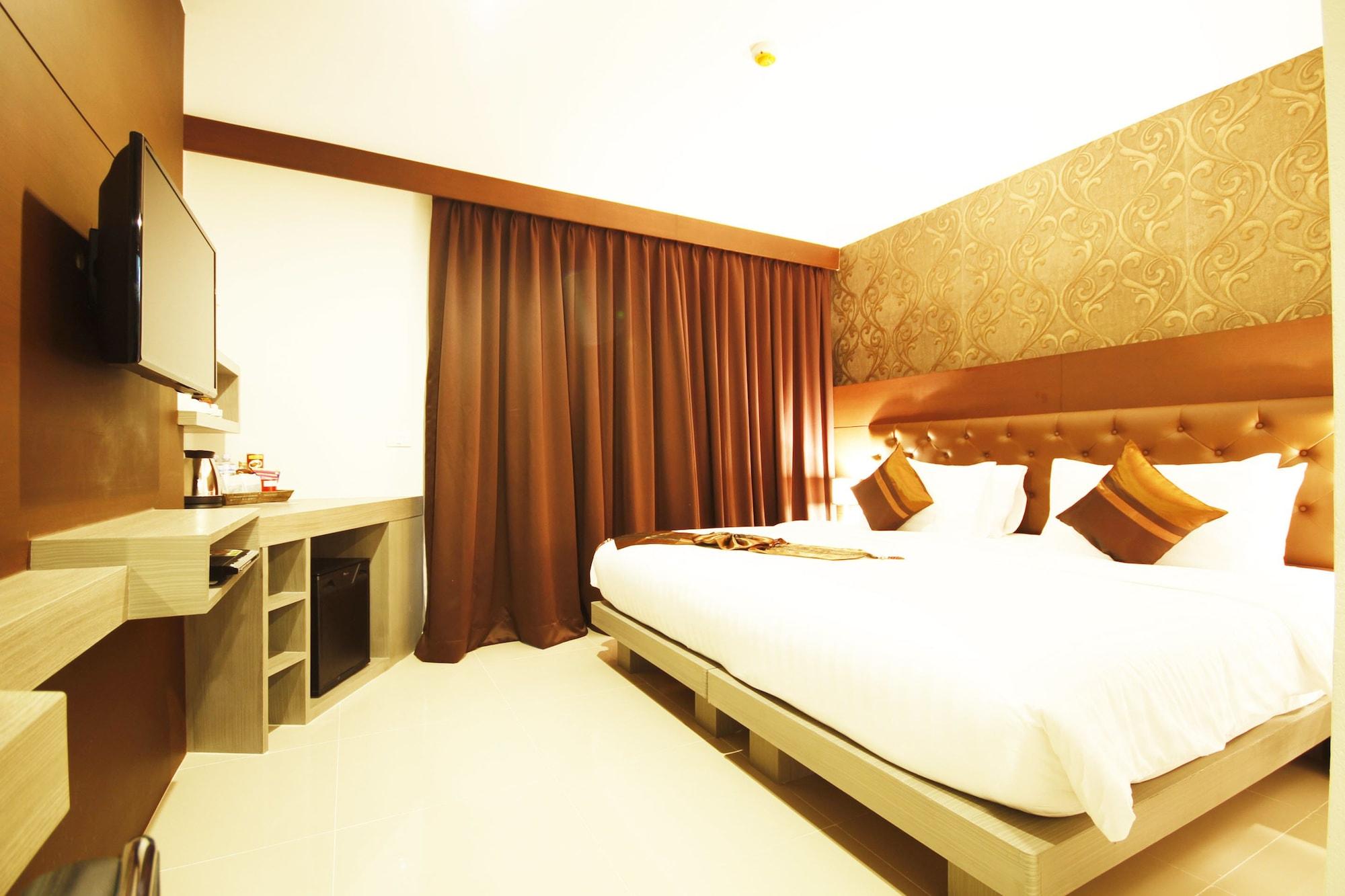 Hemingways Silk Hotel Patong Esterno foto