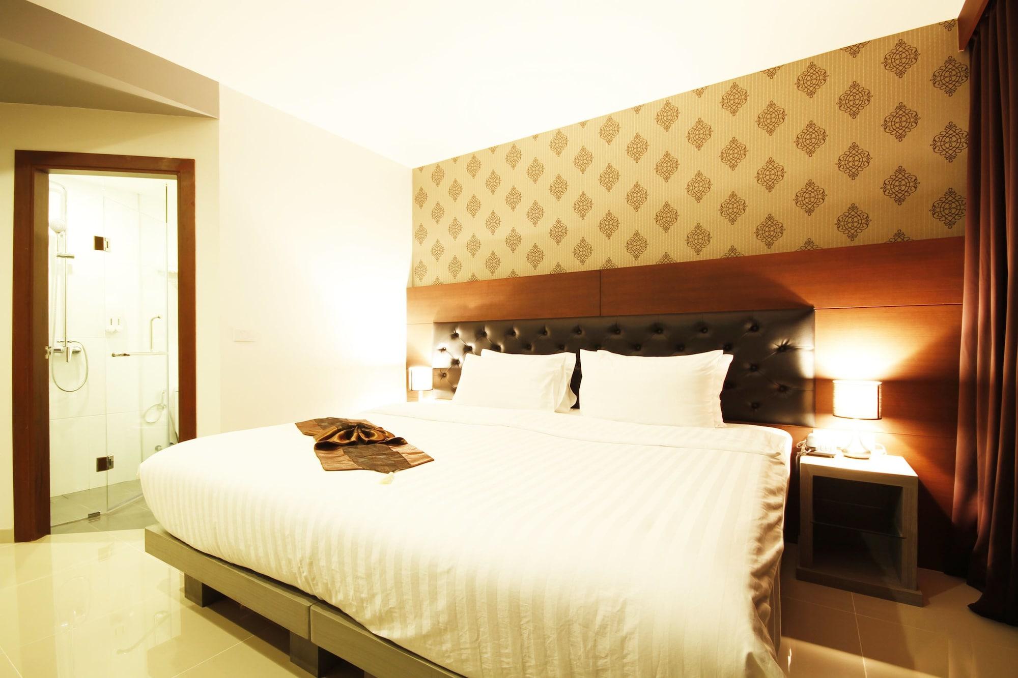 Hemingways Silk Hotel Patong Esterno foto