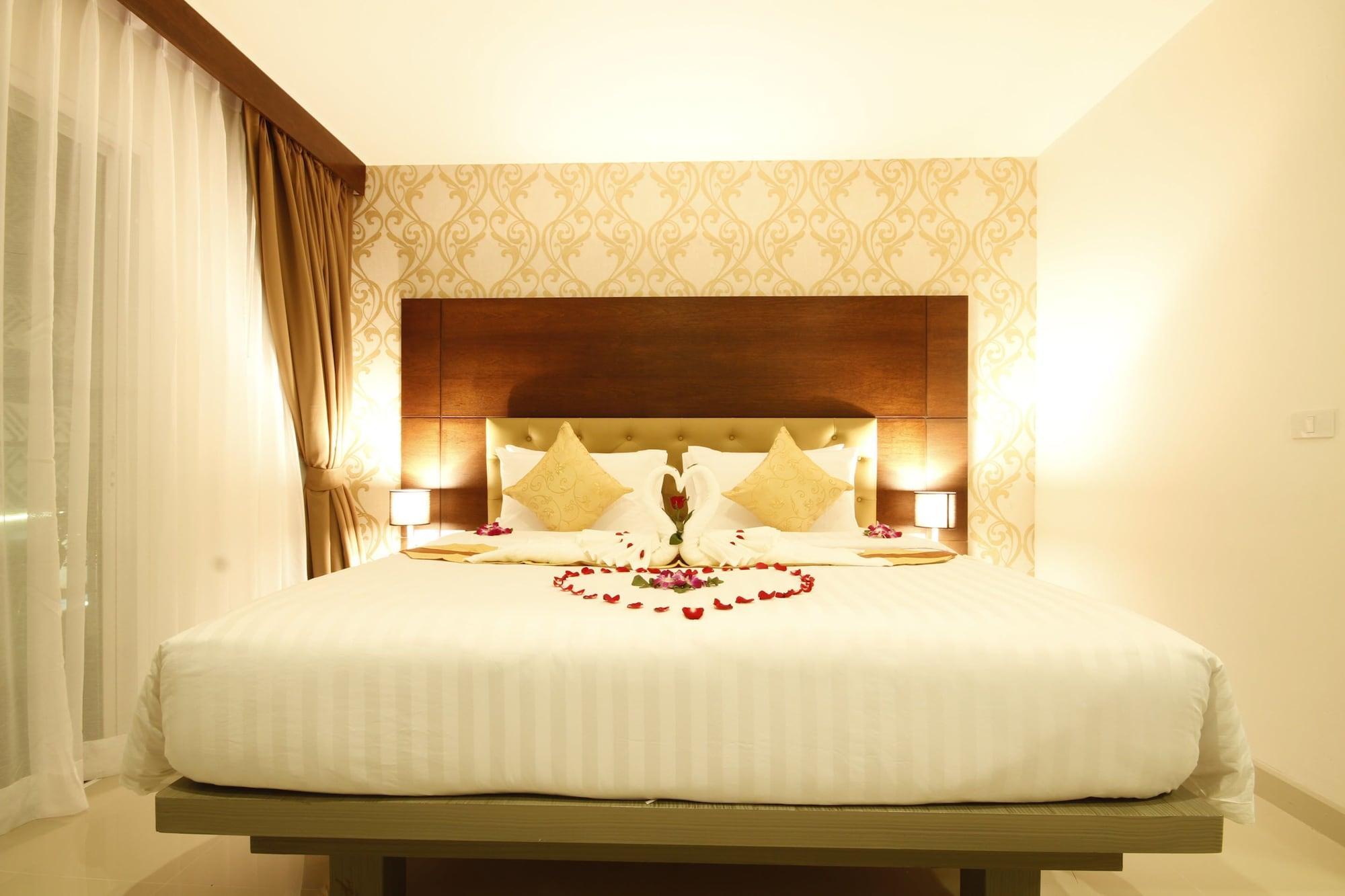 Hemingways Silk Hotel Patong Esterno foto