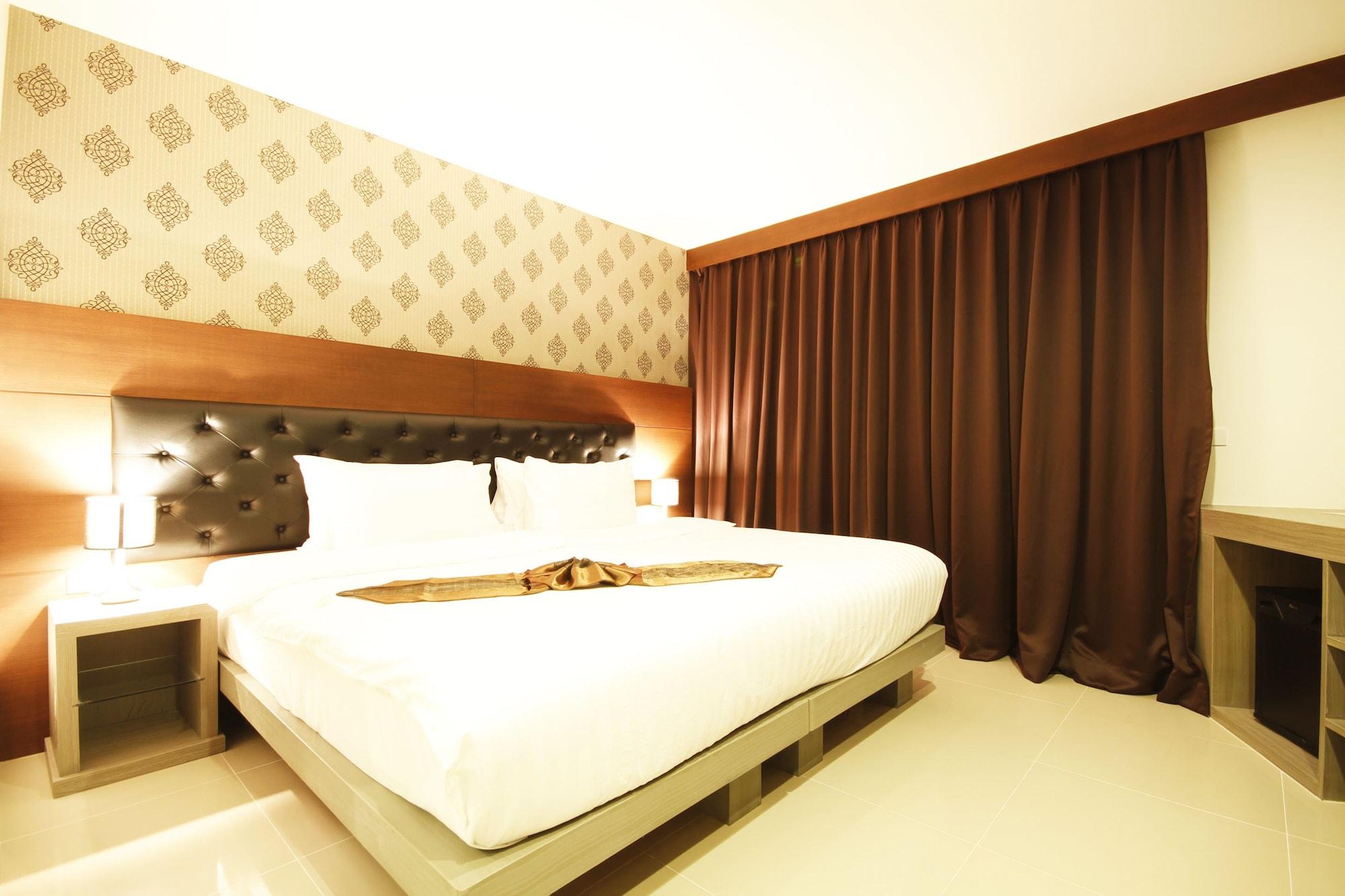 Hemingways Silk Hotel Patong Esterno foto
