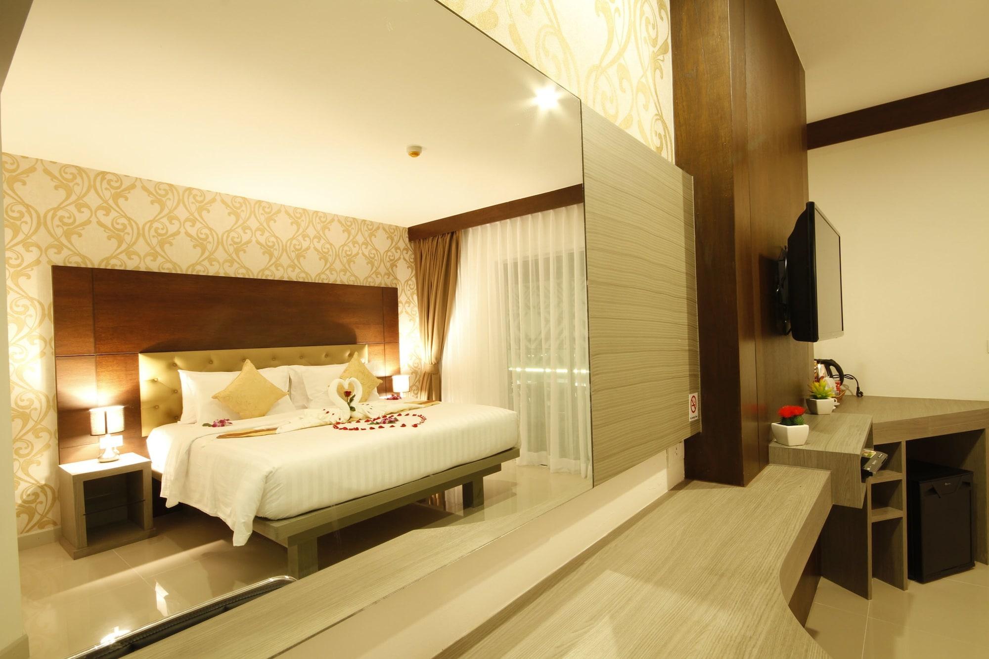 Hemingways Silk Hotel Patong Esterno foto