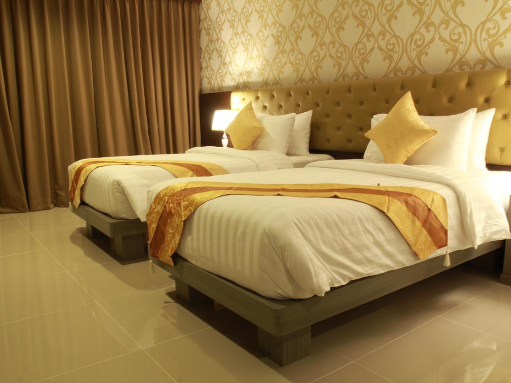 Hemingways Silk Hotel Patong Esterno foto