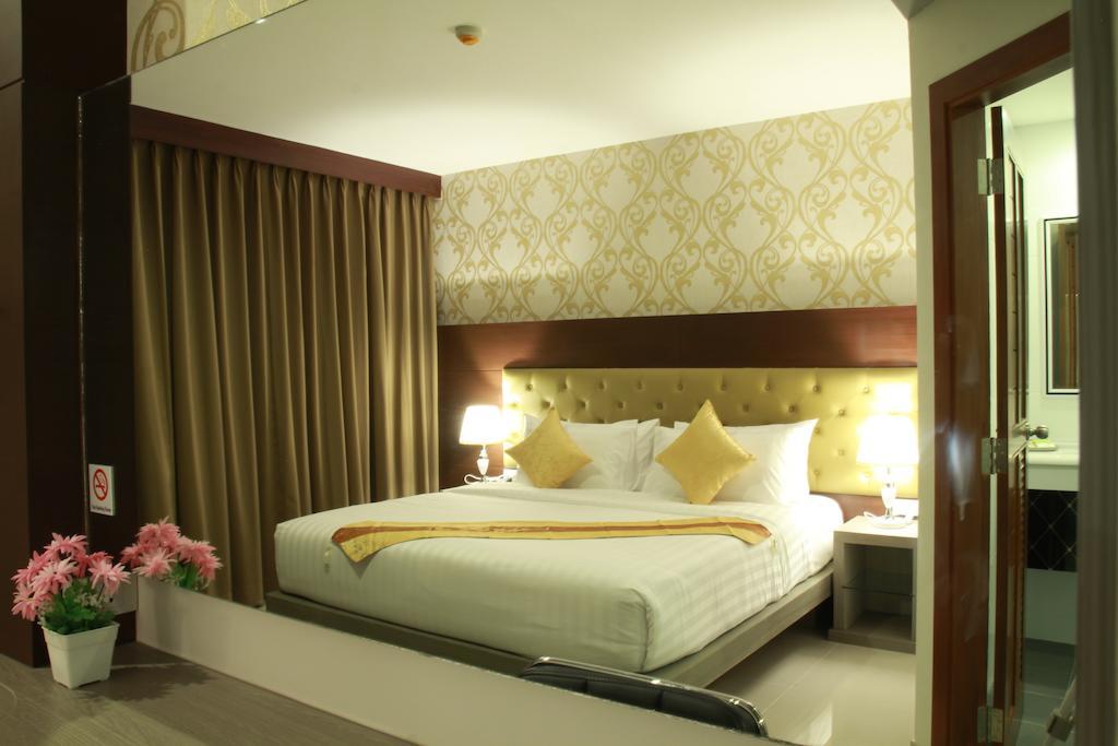 Hemingways Silk Hotel Patong Esterno foto