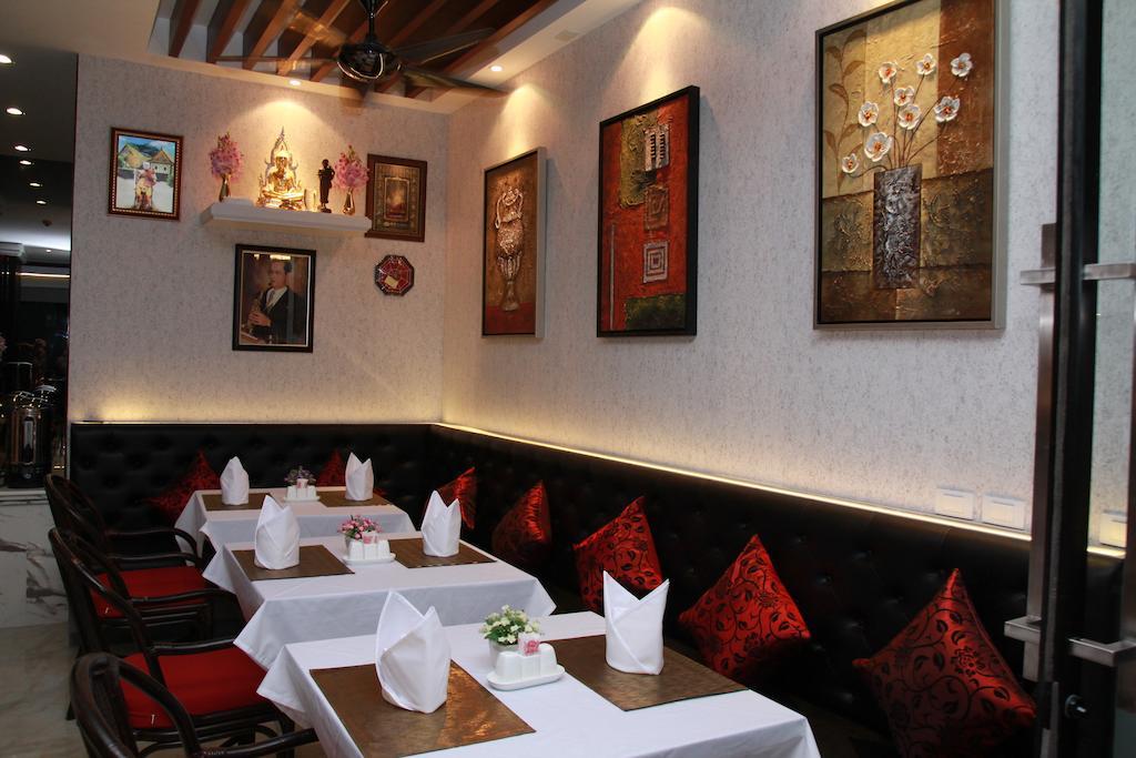 Hemingways Silk Hotel Patong Esterno foto