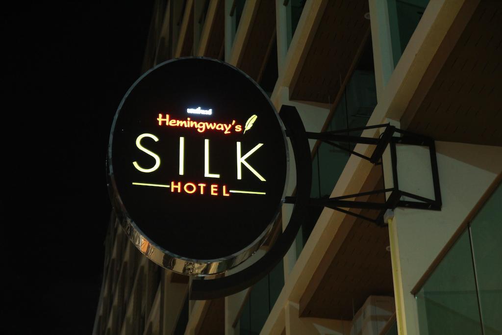 Hemingways Silk Hotel Patong Esterno foto