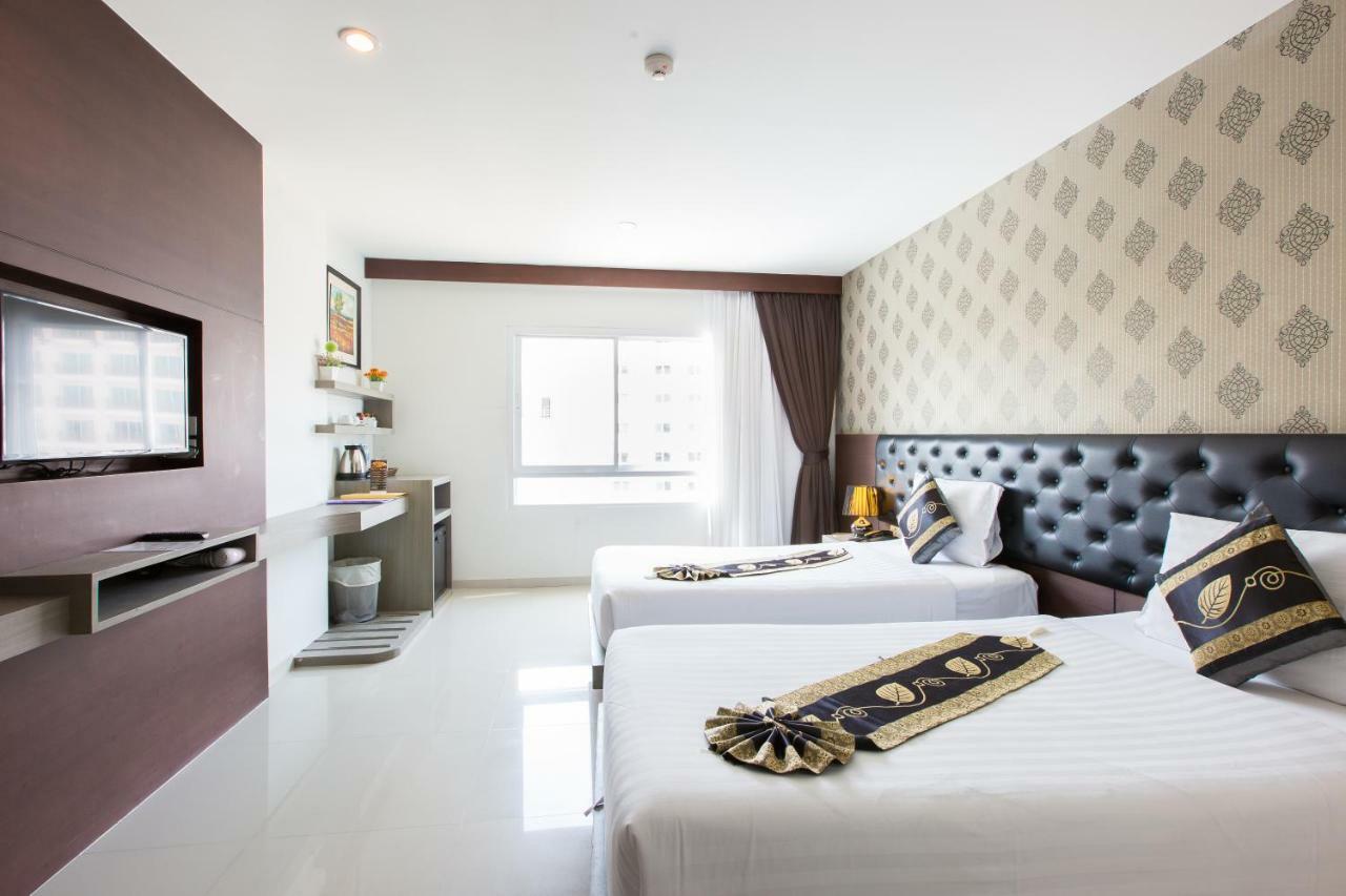 Hemingways Silk Hotel Patong Esterno foto