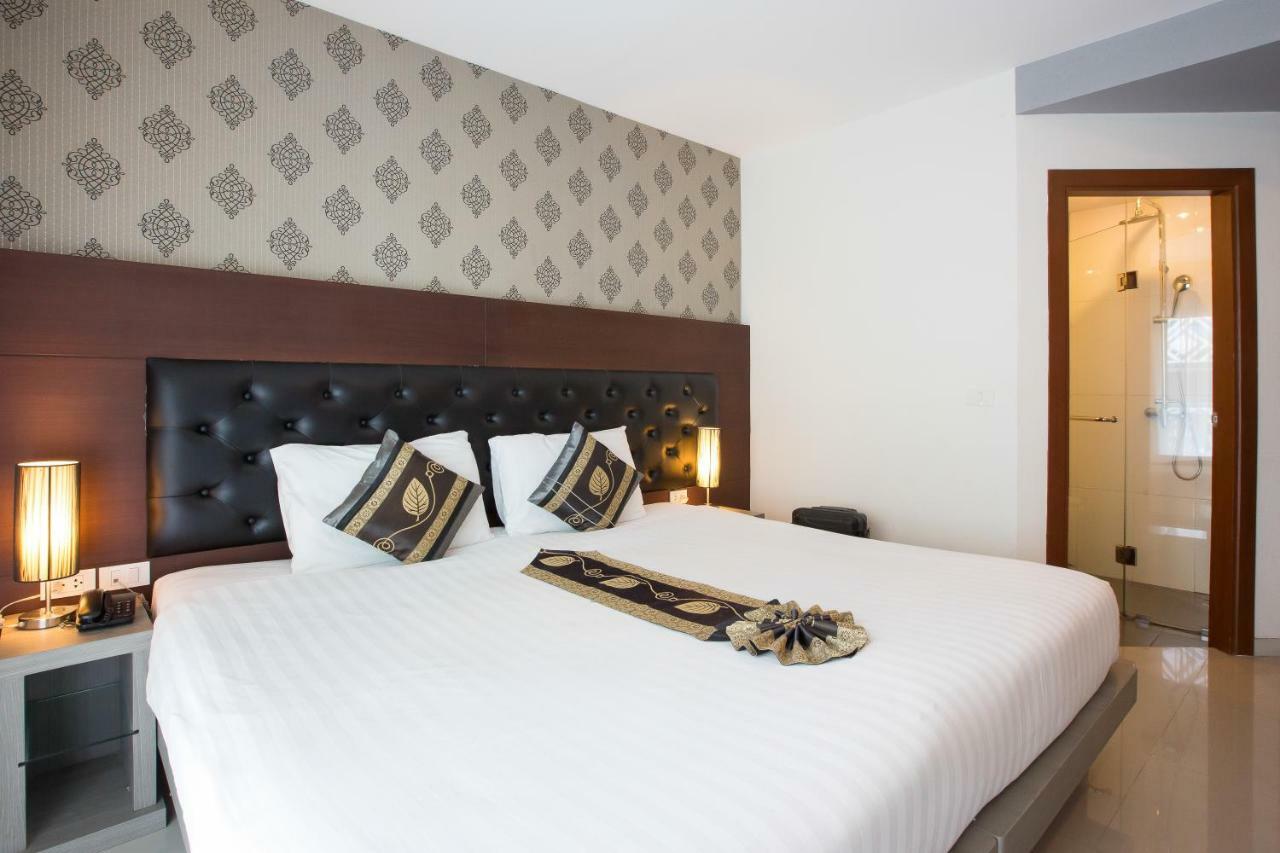 Hemingways Silk Hotel Patong Esterno foto