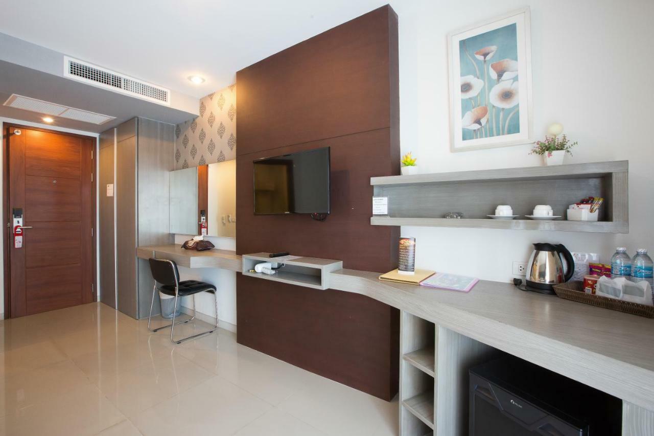 Hemingways Silk Hotel Patong Esterno foto
