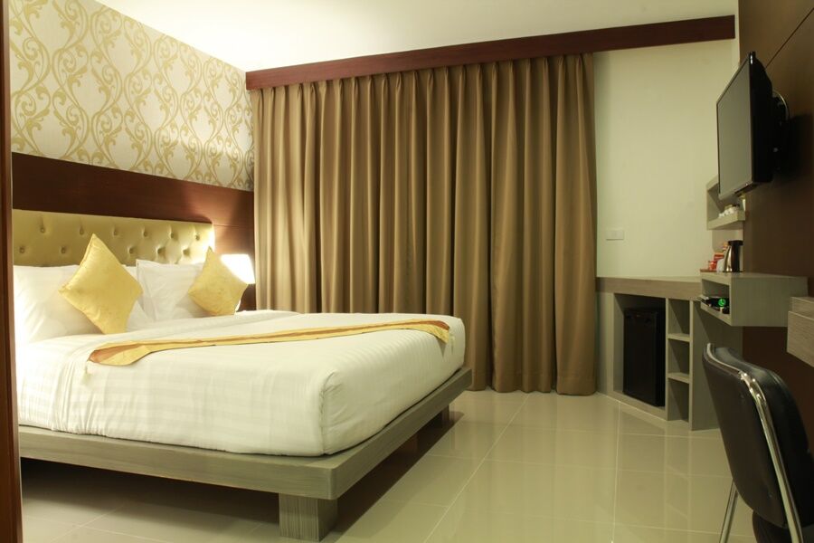 Hemingways Silk Hotel Patong Esterno foto