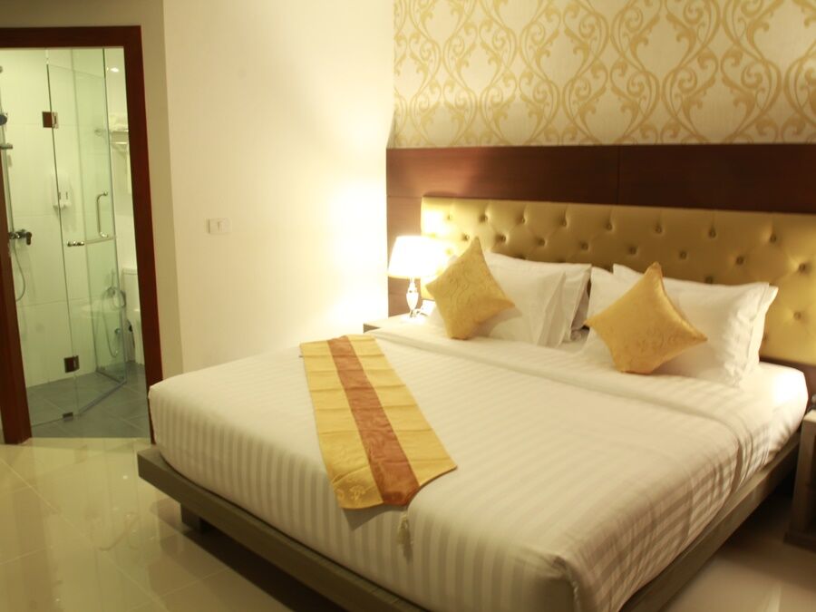 Hemingways Silk Hotel Patong Esterno foto