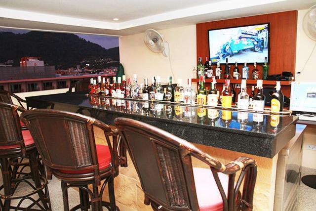 Hemingways Silk Hotel Patong Esterno foto